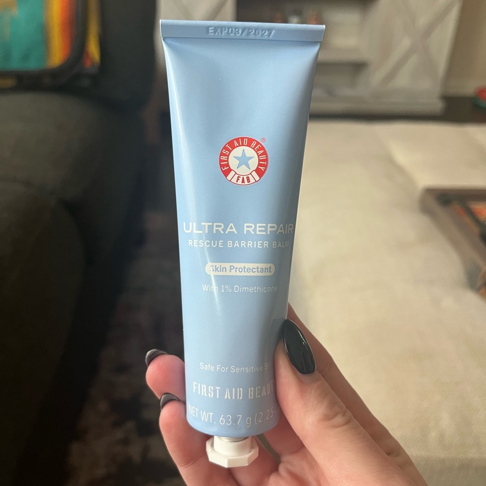 First Aid Beauty - Ultra Repair Rescue Balm - Picture 7 of 8